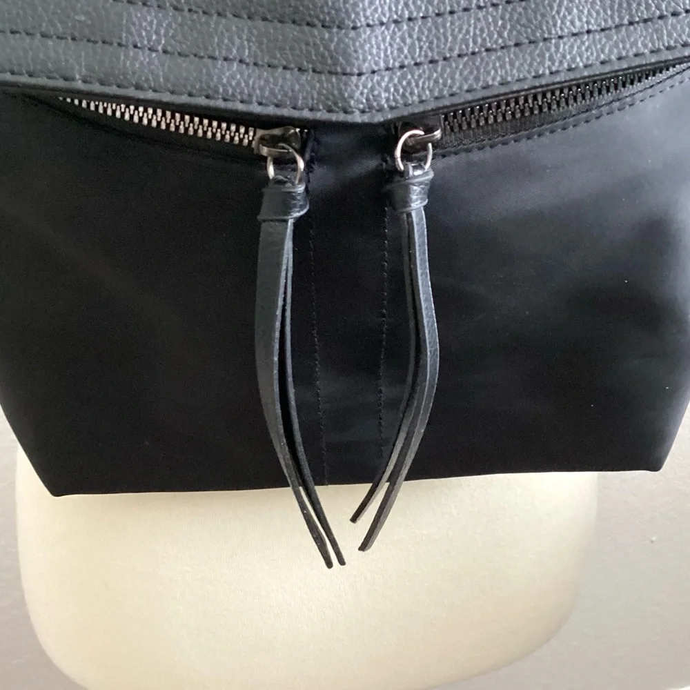 \Botkier\ Essentials Backpack - Picture 6 of 16